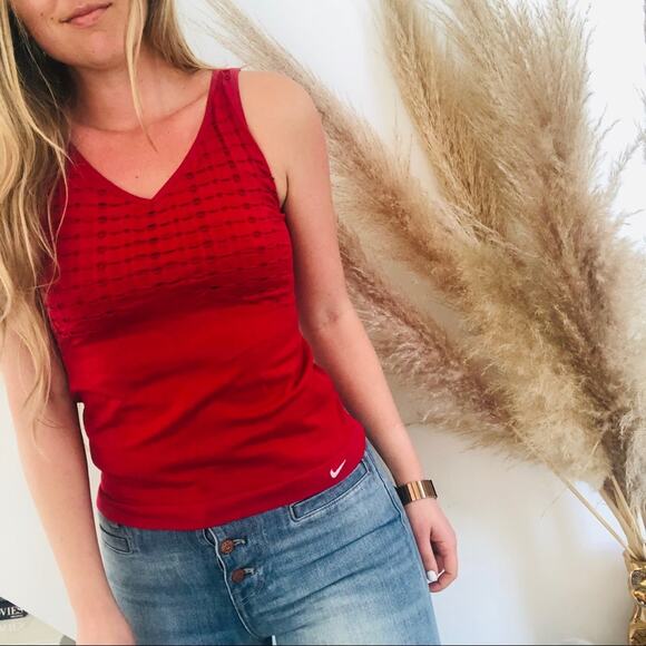 NIKE Red Cutout Athletic Workout Gym Athleisure VNeck Tank Top Shirt Eyelet - Picture 1 of 5